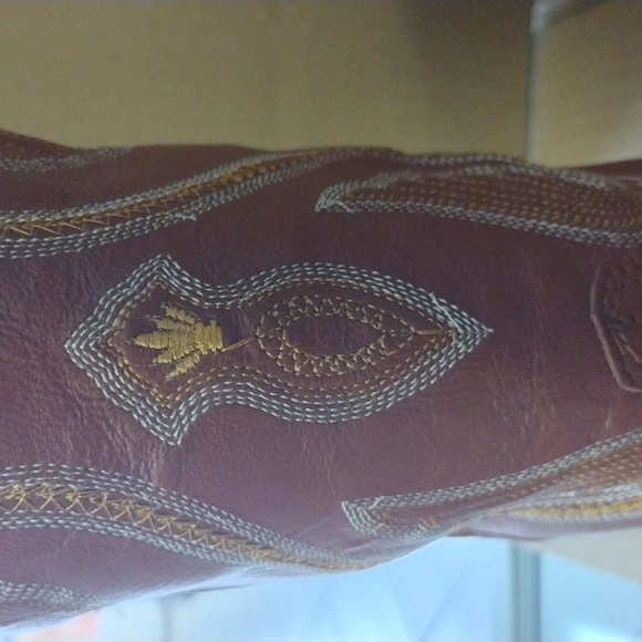 Boots - Picture 8 of 10